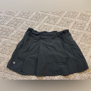 Lululemon skirt- black, size 10